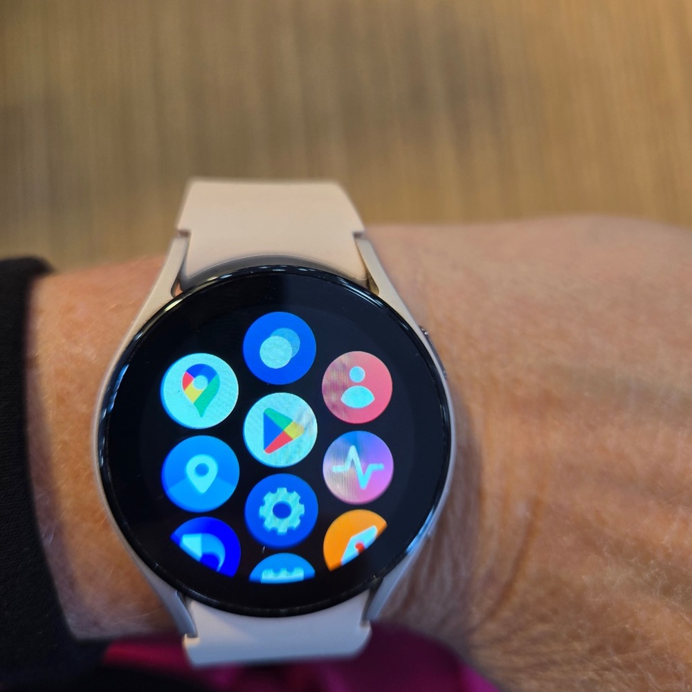 Galaxy 5 Smartwatch rose gold with light pink Band for Samsung